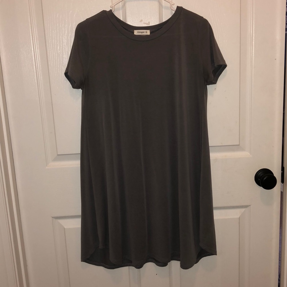 grey short sleeve t-shirt dress